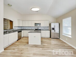 352 Meadow Park in New Braunfels, TX - Building Photo - Building Photo