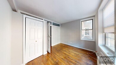340 E 58th St in New York, NY - Building Photo - Building Photo