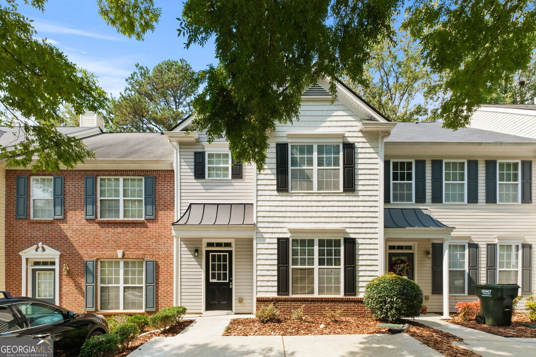 135 Galecrest Dr in Alpharetta, GA - Building Photo