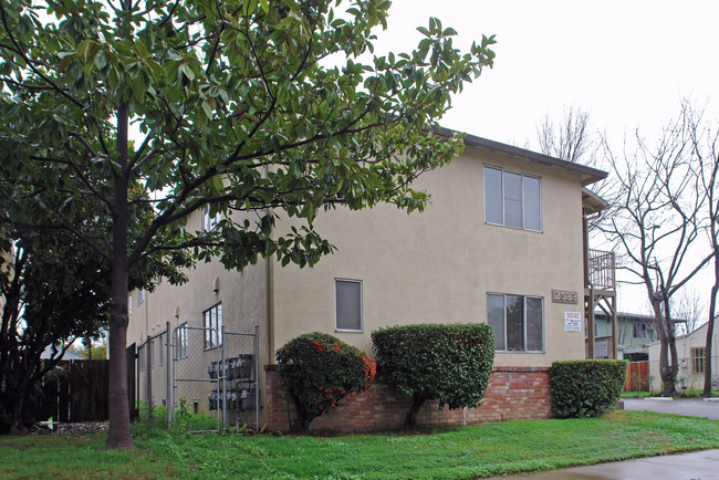 2533 2nd Ave in Sacramento, CA - Building Photo - Building Photo