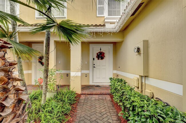 9115 Chambers St in Tamarac, FL - Building Photo - Building Photo