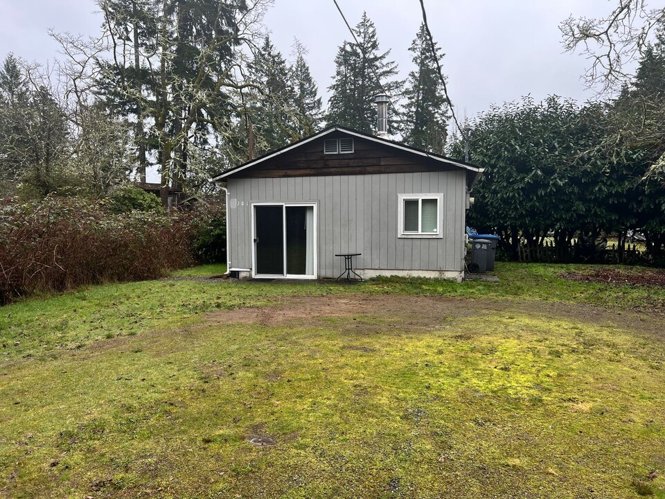 281 E Treasure Island Dr in Grapeview, WA - Building Photo