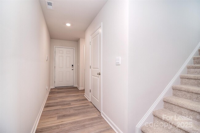 5155 Hyrule Dr in Charlotte, NC - Building Photo - Building Photo