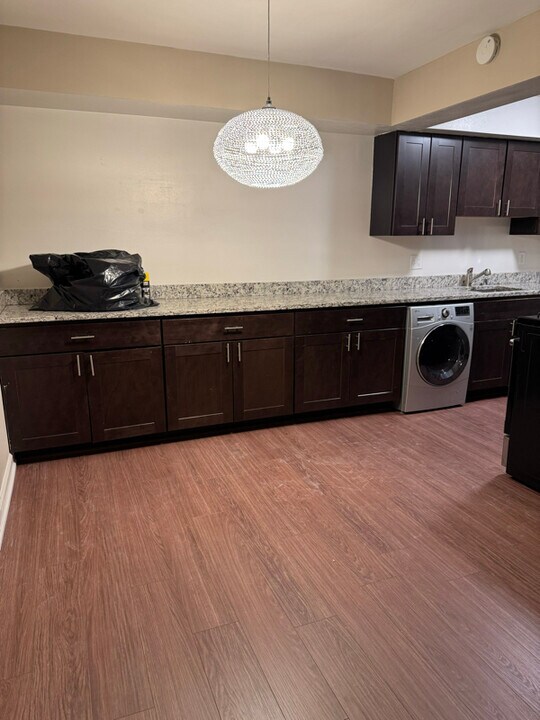 2260 N Summit Ave, Unit 206 in Milwaukee, WI - Building Photo