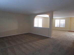 2890 Sentiment Ln in Greenwood, IN - Foto de edificio - Building Photo