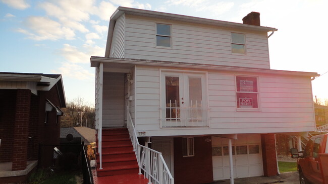 1502 Andmore St in Morgantown, WV - Foto de edificio - Building Photo