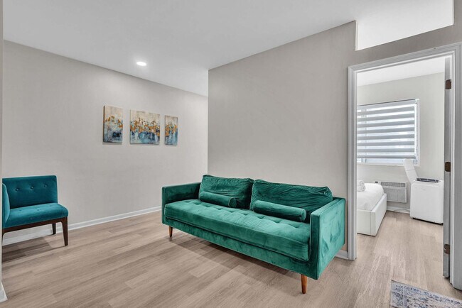 10004 E Bay Harbor Dr