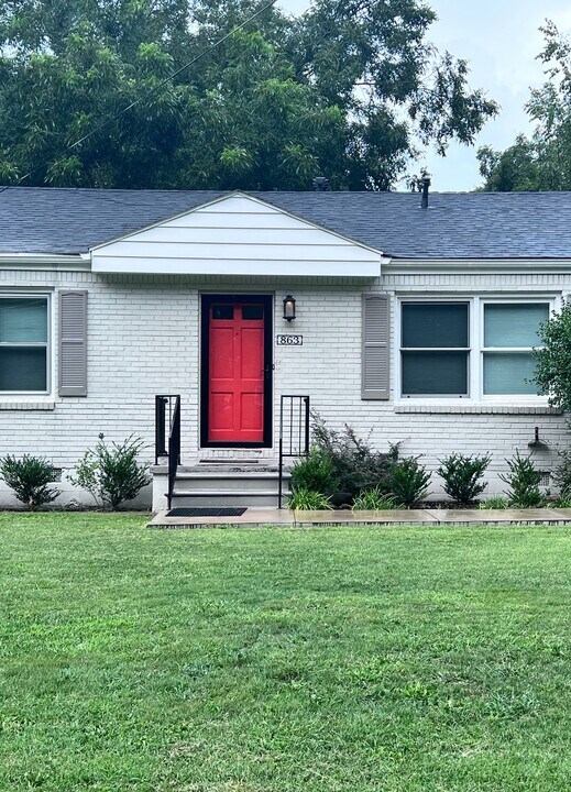 863 Pineview Dr in Forest Park, GA - Building Photo