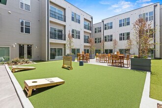 596 W 9th St in Dallas, TX - Foto de edificio - Building Photo