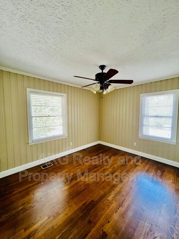 property at 2069 Arlington Ave NE