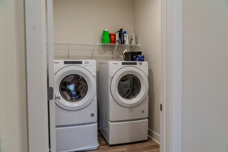 102 Saint Ives Pl, Unit 402 in Oxon Hill, MD - Building Photo - Building Photo