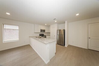 11721 SW 36th St in Mustang, OK - Building Photo - Building Photo