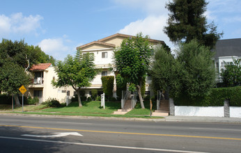 14243 Burbank Blvd in Van Nuys, CA - Building Photo - Building Photo