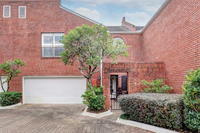 property at 4 Rutgers Pl