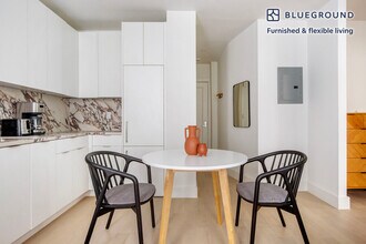 300 W 21st St in New York, NY - Building Photo - Building Photo