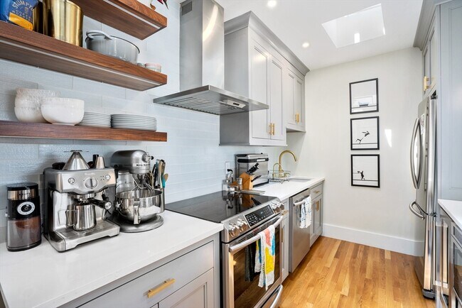 51 E Springfield St-Unit -4 in Boston, MA - Building Photo - Building Photo