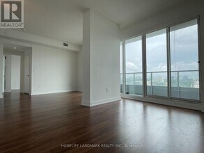 117-1117 McMahon Dr in Toronto, ON - Building Photo - Building Photo