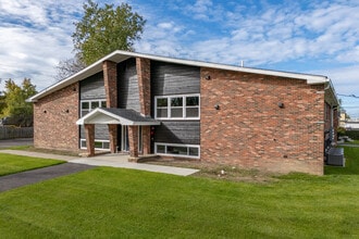 531 Center Rd in West Seneca, NY - Building Photo - Building Photo