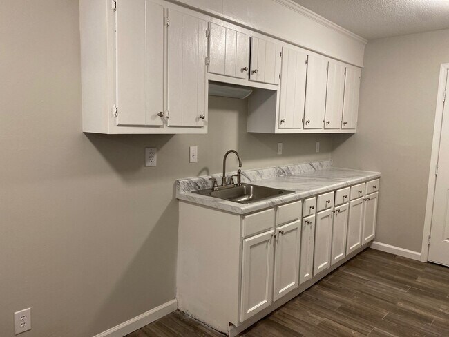 20 Lennon Cv, Unit R in Jackson, TN - Foto de edificio - Building Photo