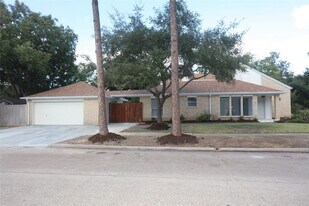 2210 Shadowbriar Dr in Houston, TX - Building Photo