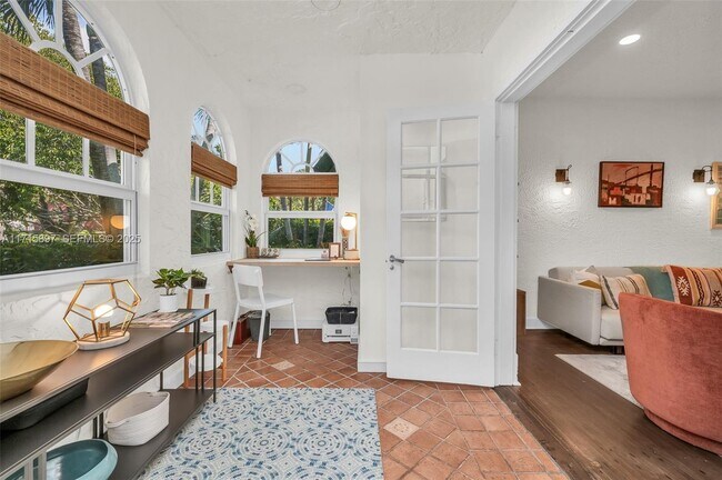 property at 822 Flamingo Dr