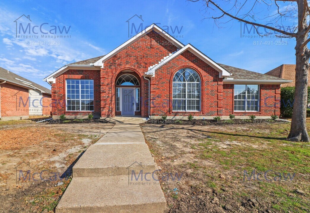 2314 Stillwater Dr in Mesquite, TX - Building Photo