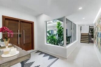 7900 Old Cutler Rd in Coral Gables, FL - Foto de edificio - Building Photo