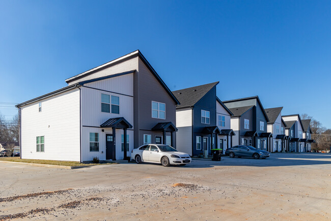 Aviator Crossing in Oak Grove, KY - Building Photo - Building Photo