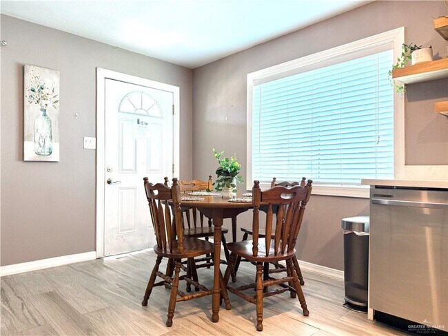 208 W Gardenia St-Unit -10 in South Padre Island, TX - Foto de edificio - Building Photo