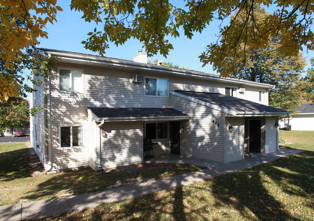 River Falls Terrace Apartments in River Falls, WI - Building Photo