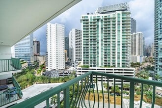 1408 Brickell Bay Dr, Unit 1415 in Miami, FL - Foto de edificio - Building Photo