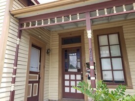 716 N Main St, Unit 1 in Taylor, TX - Building Photo