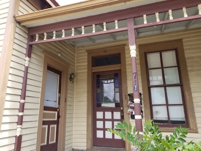 716 N Main St, Unit 1