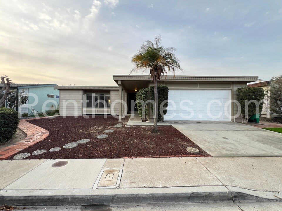 3055 Karnes Way in San Diego, CA - Building Photo