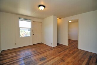 6923 NE Prescott St-Unit -6915 in Portland, OR - Building Photo - Building Photo