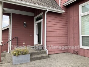 770 Tufts Ave E in Port Orchard, WA - Building Photo - Building Photo
