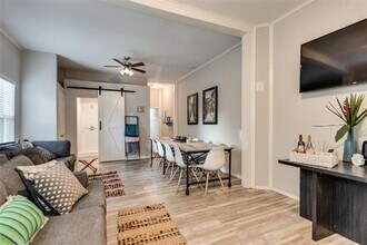 239 W Brooklyn Ave in Dallas, TX - Building Photo - Building Photo