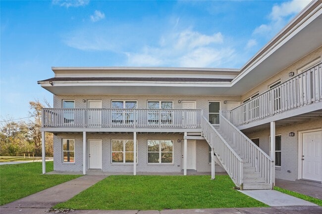 property at 1803 S Oak St