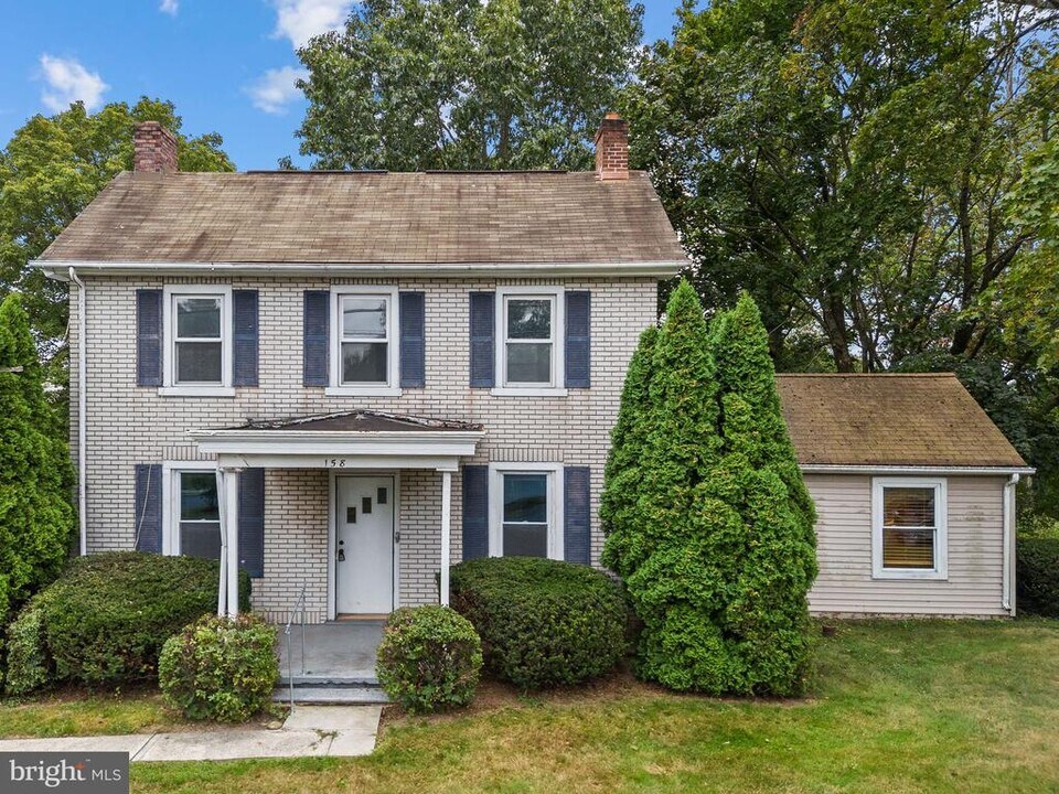 158 W Butler Ave in New Britain, PA - Building Photo