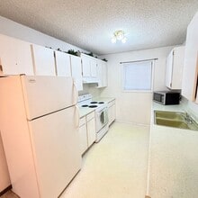 2121 E Upriver Dr in Spokane, WA - Building Photo - Building Photo