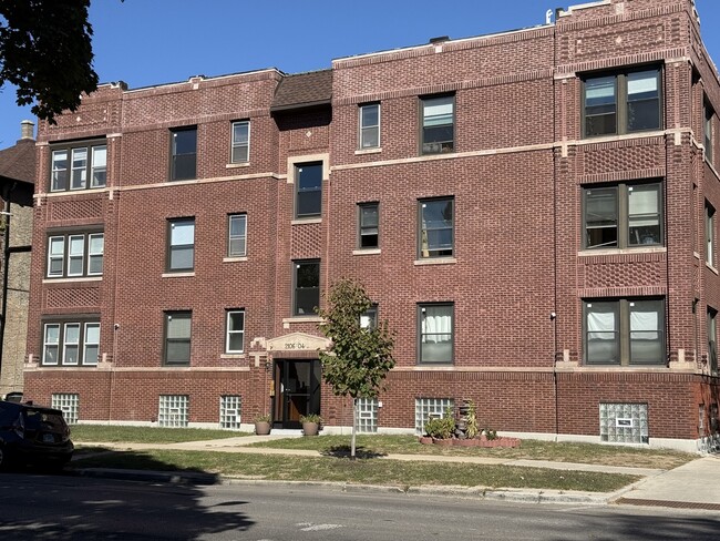 2106 W Wilson Ave in Chicago, IL - Building Photo - Building Photo