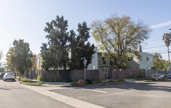 5887 Whitnall Hwy in North Hollywood, CA - Foto de edificio - Building Photo