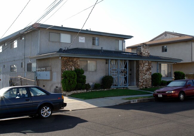11922 Manor Dr in Hawthorne, CA - Foto de edificio - Building Photo