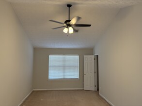 8261 Sunnydale Ln in Jonesboro, GA - Building Photo - Building Photo