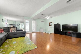 77 W 17th St in Bayonne, NJ - Building Photo - Building Photo