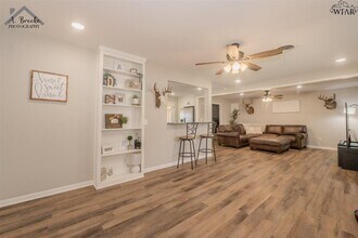 713 W Clara Ave in Iowa Park, TX - Building Photo - Building Photo