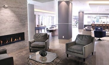 110 Park Plaza Dr in Secaucus, NJ - Foto de edificio - Building Photo