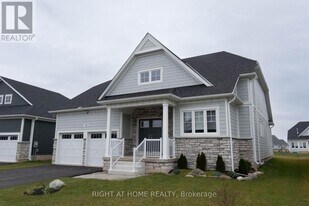 105 Laurens Ln in Owen Sound, ON - Building Photo