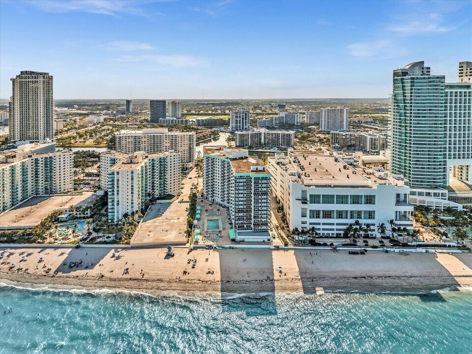 3725 S Ocean Dr, Unit 1507 in Hollywood, FL - Building Photo