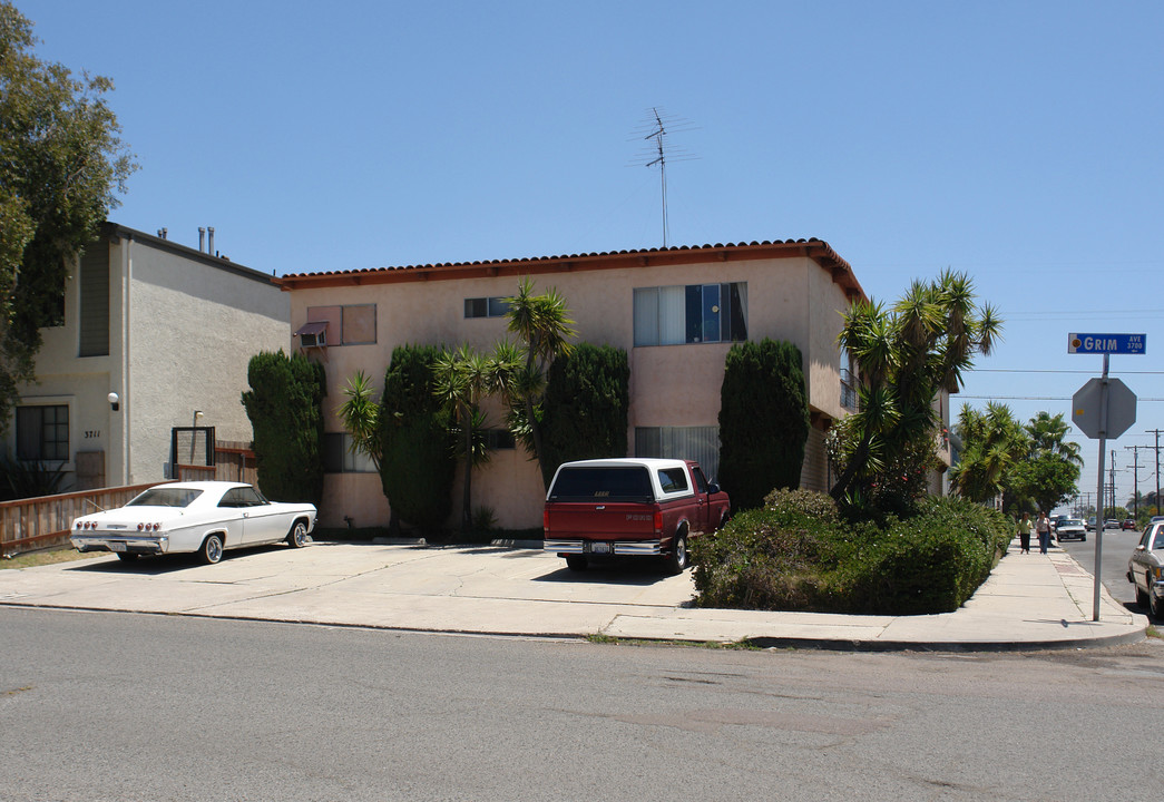 3070 Landis St in San Diego, CA - Foto de edificio